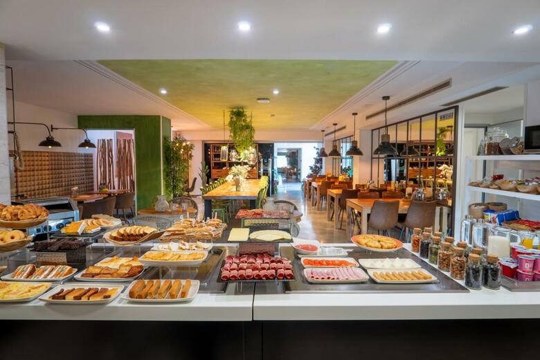 Hotel Cuevas