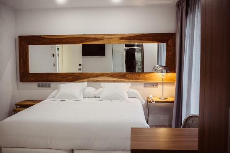 Hotel Cuevas
