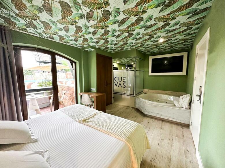 Hotel Cuevas