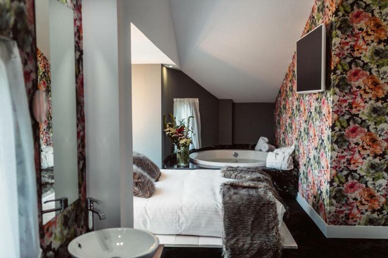 Hotel Cuevas