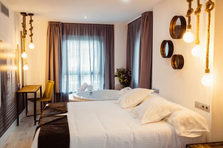 Hotel Cuevas