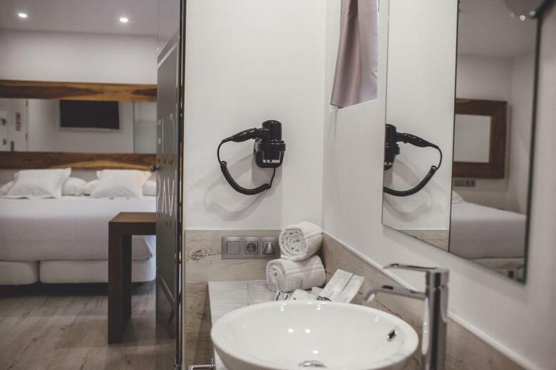 Hotel Cuevas