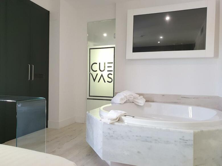 Hotel Cuevas