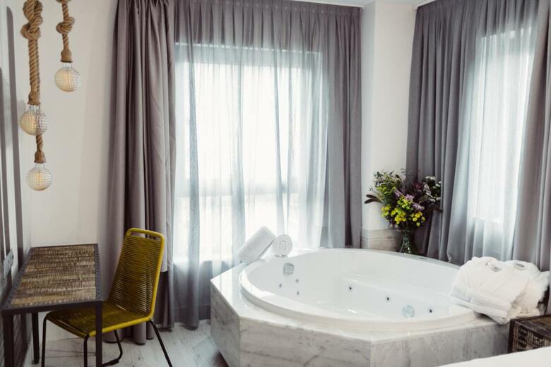 Hotel Cuevas