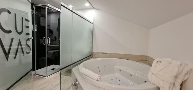 Hotel Cuevas