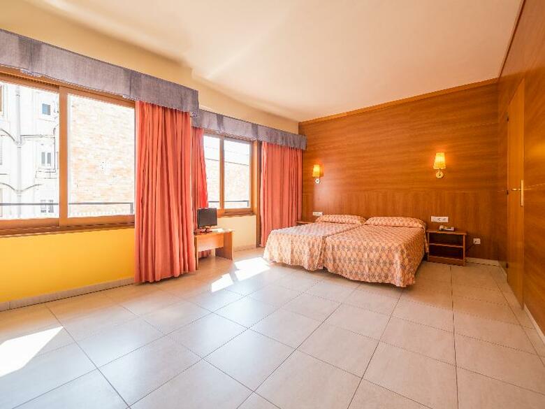 Hotel Checkin Mont Palau