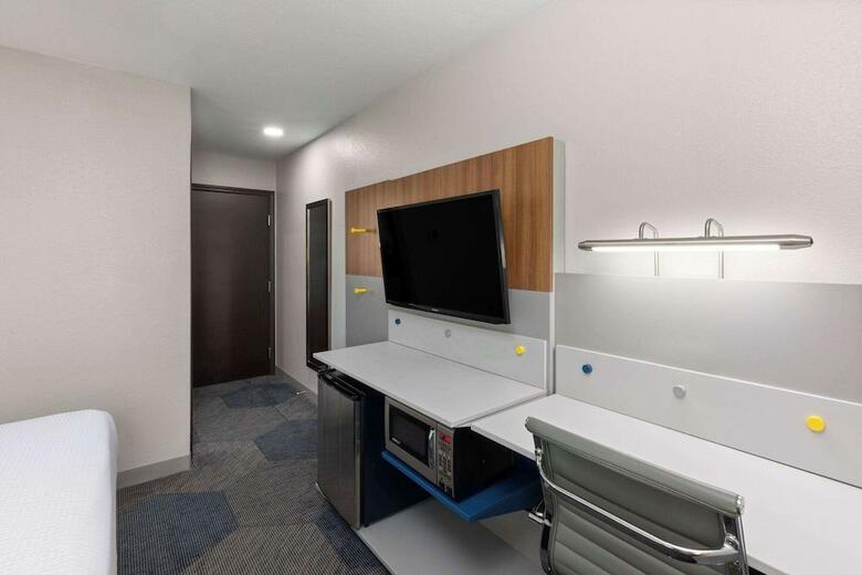 Hotel Microtel Inn & Suites By Wyndham Buda