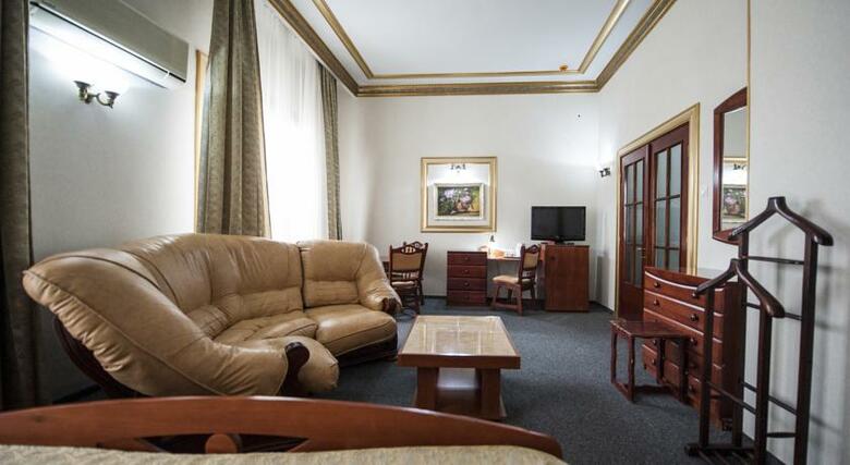 Bucharest Comfort Suites Hotel