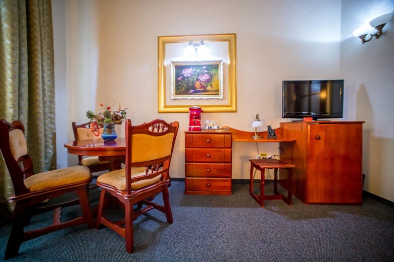 Bucharest Comfort Suites Hotel