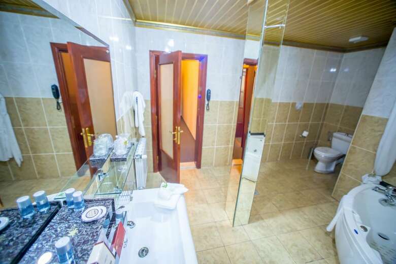 Bucharest Comfort Suites Hotel
