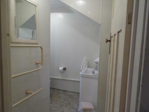 Sahara Guesthouse & Motel