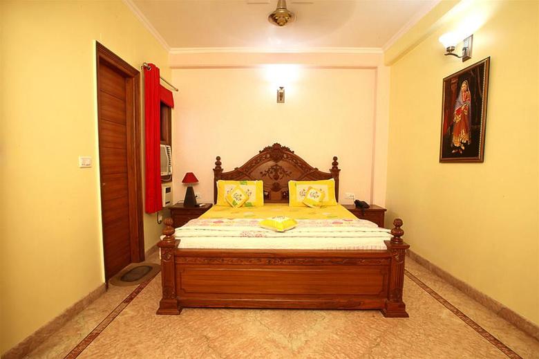 Posada Indira International Inn