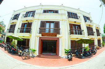 Golden River Hotel