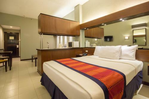 Hotel Microtel By Wyndham Cavite
