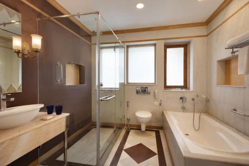 Hotel Ramada Udaipur Resort & Spa