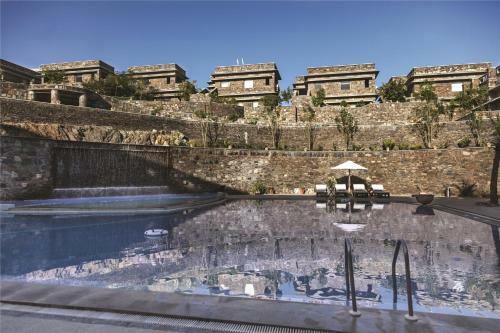 Hotel Ramada Udaipur Resort & Spa