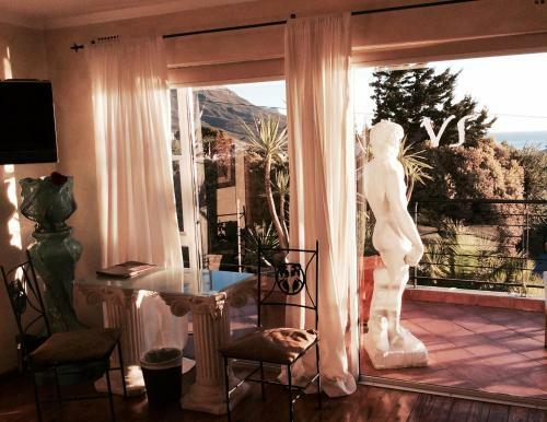 Hostal Villa Surprise