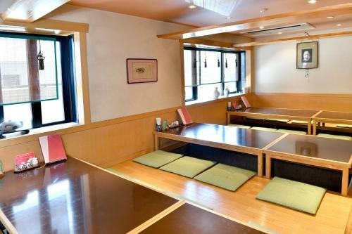 New Commander Hotel