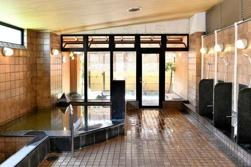 New Commander Hotel