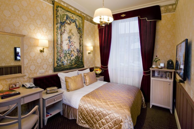 Imperial Hotel & Restaurant