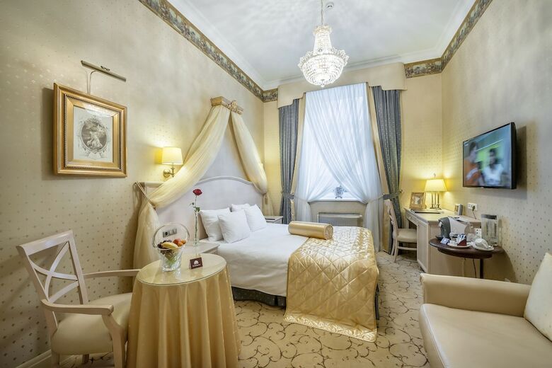 Imperial Hotel & Restaurant