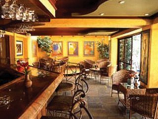Kapok Hotel (.)