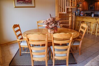The Lodge At Duck Creek