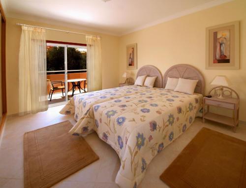 Hostal Oasis Parque Country Club