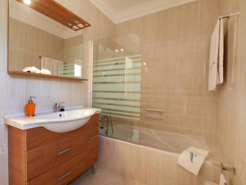 Hostal Oasis Parque Country Club