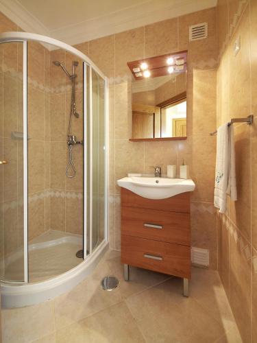 Hostal Oasis Parque Country Club