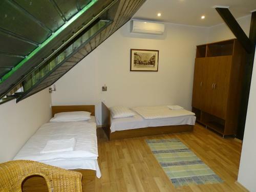 Hostal Alab�rdos Panzi� �s Apartmanh�z