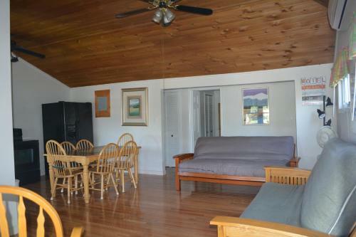 Hotel Channel Waterfront Cottages
