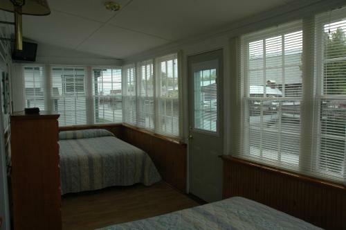 Hotel Channel Waterfront Cottages
