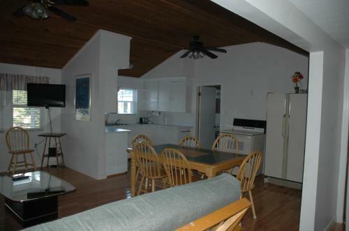 Hotel Channel Waterfront Cottages
