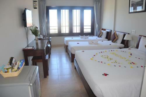 Sunshine Hotel