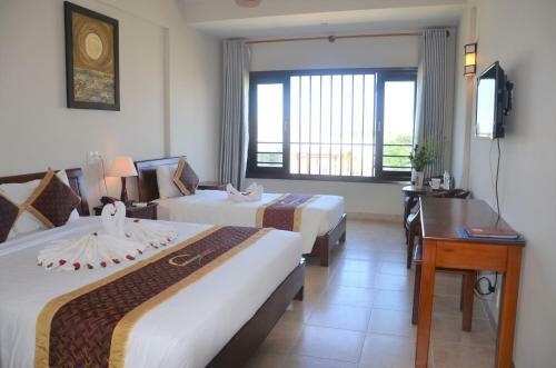 Sunshine Hotel