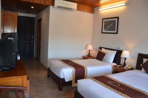 Sunshine Hotel