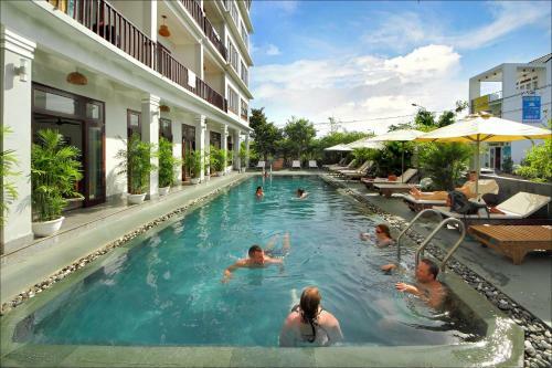 Sunshine Hotel