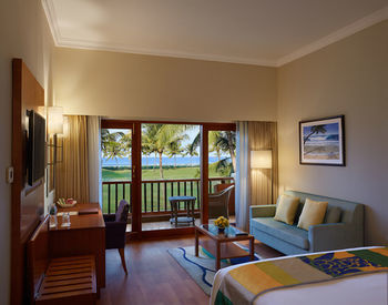 Hotel Ramada Caravela Beach Resort