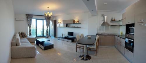 Athena Executive Apartment Mamaia
