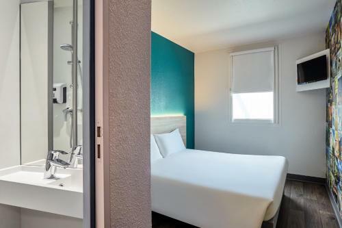 Hotel F1 Dole