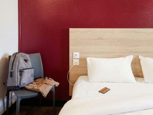 Hotel F1 Dole