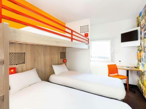 Hotel F1 Dole