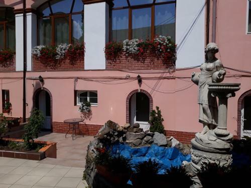 Hostal Pensiunea Casa Rusu
