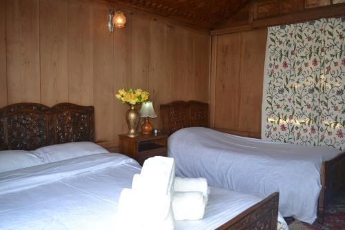 Hotel Canada Houseboats