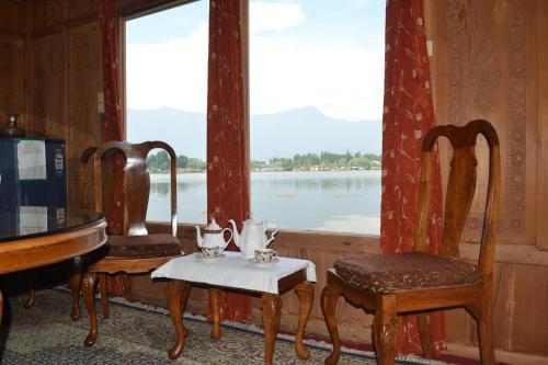 Hotel Canada Houseboats
