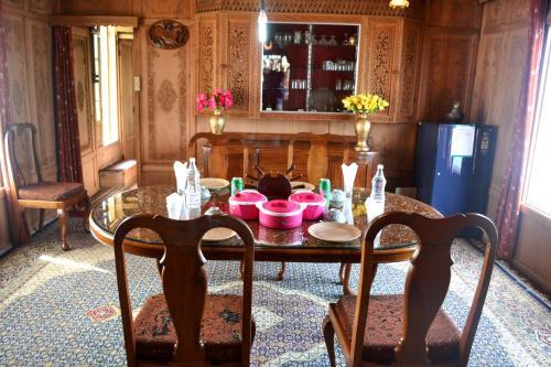Hotel Canada Houseboats