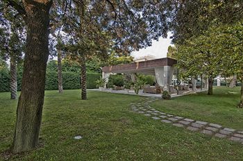 Garden Hotel