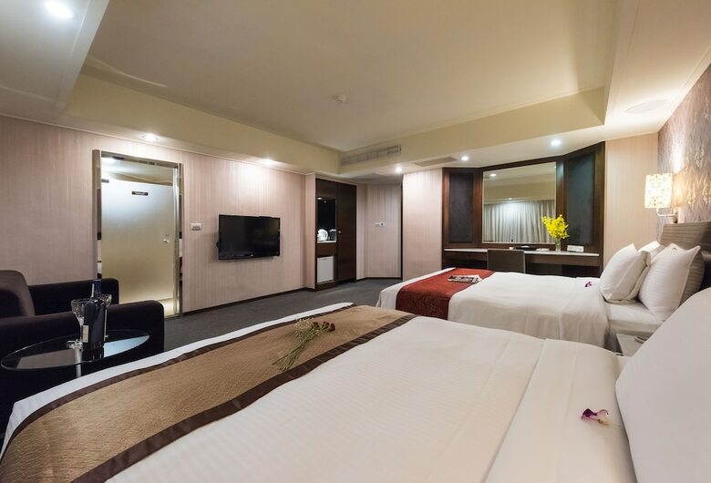 Forward Suites Hotel