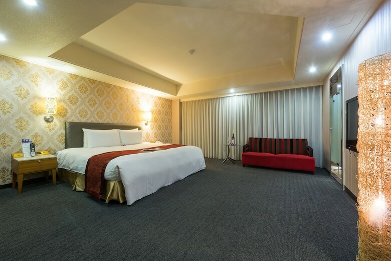 Forward Suites Hotel